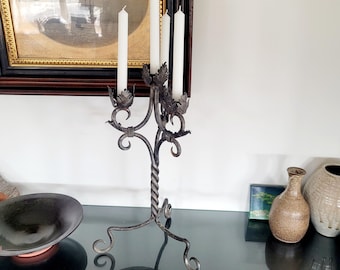 Candelabro antiguo de hierro forjado, estilo neocolonial español, negro y gris, 4 brazos