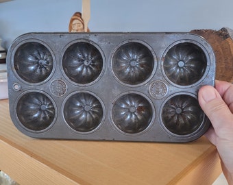 Ekco 880 Muffin Tin, 8 Count Style, Vintage Kitchen Decor, Fluted Mini Bundt Cupcake Baking Pan, Made in USA, Chicago, 1940s