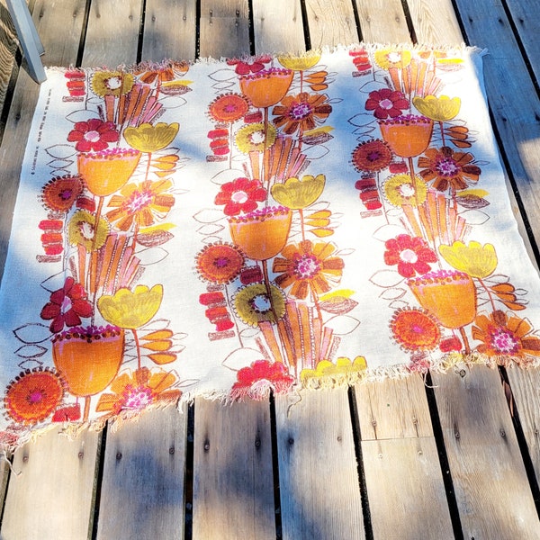 Linen Tablecloth, 5th AVENUE DESIGN, Fringed, Wall Hanging, Retro Boho Design, Vintage Table Linen, Folk Style, Colorful Flowers, 39 x 45"