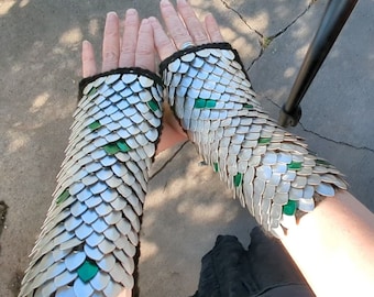 Silver Dragon Scales Gauntlets