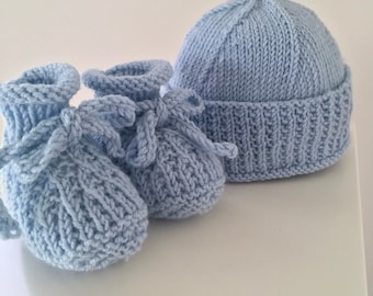 Baby Hat and Booties Knitting Pattern: Beginner Knit (PDF Pattern) - English only