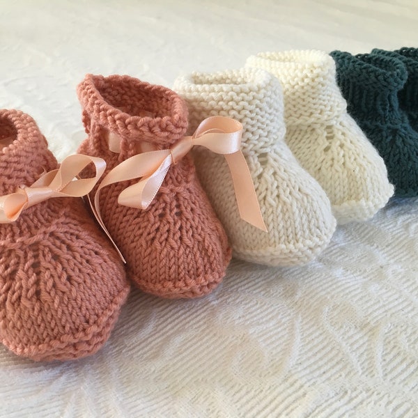 Baby Booties KNITTING PATTERN, beginner knit, 18 Options, newborn booties