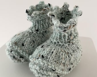 Baby Booties Knitting Pattern, Beginner Knit, Newborn Gift - English only