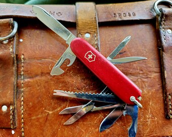 Vintage Victoria Fisherman with Bail Rare Retired Model 91 mm Swiss Army Tool