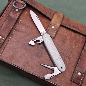 1966 Vintage Elsener Schwyz Victoria Alox Soldier Retired Model Original Swiss Army Tool Rare