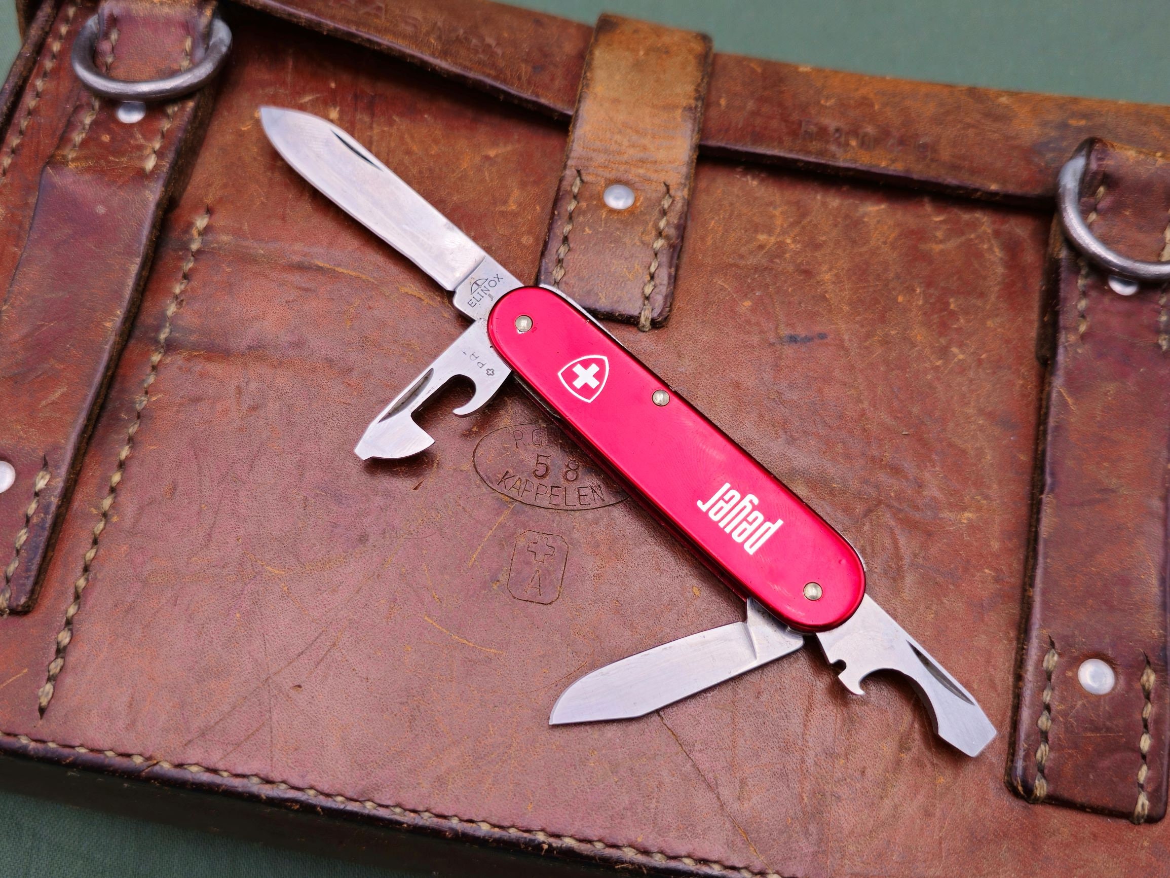 Victorinox rogue sale