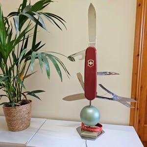 auction swiss army knife moving display