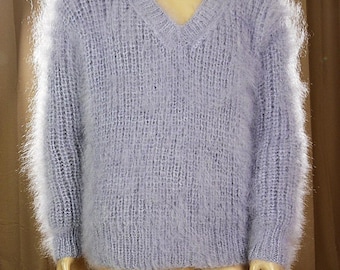 Handgemaakte mohair lichtblauwe pluizige trui met V-hals, trui maat L-XL