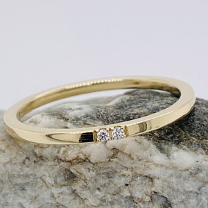 Diamond Wedding Band Minimalist Straight Shank stackable Ring 14k/18k Gold Solid with Natural Diamond