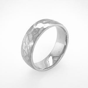 Man Dikke Platinum Band Gehamerd Matt bruiloft Platinum Ring Unisex Satin Ronde Steel Zwaar Gewicht voor hem / Haar Oneindigheid Love Gravure Binnen
