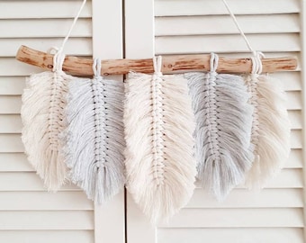 Feather macrame wall hanging in boho style Small macrame wall art Wall decor for bedroom, kids room Above bed art Gift for home