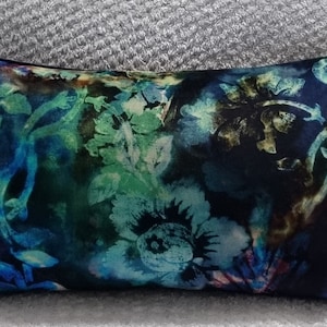Designers Guild Tarbana Midnight & Omega Velvet Cushion Cover 35x55 cm