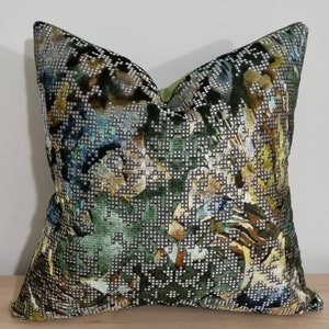 Designers Guild Bardiglio Emerald & Omega Velvet Cushion Cover 45x45 cm