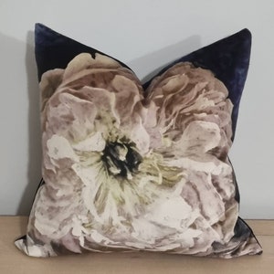 Designers Guild Le Poem De Fleurs Midnight & Omega Velvet Cushion Cover 50x50 cm