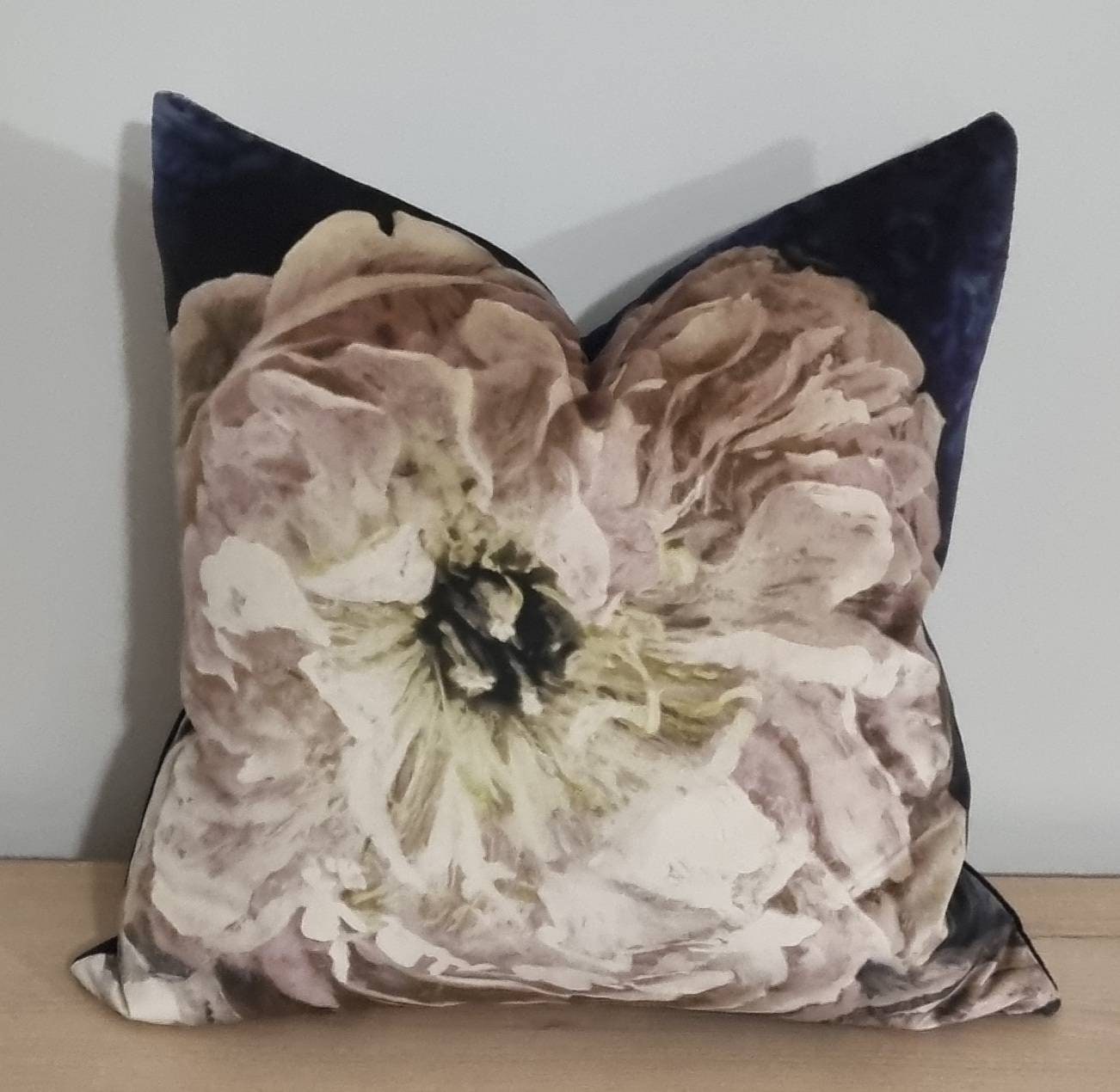 Designers Guild Le Poem De Fleurs Midnight & Omega Velvet Cushion Cover 50x50 cm