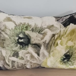Designers Guild Le Poem De Fleurs Midnight & Omega Velvet Cushion Cover 33x45 cm