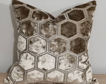Designers Guild Manipur Natural & Omega Velvet Cushion Cover 50x50 cm