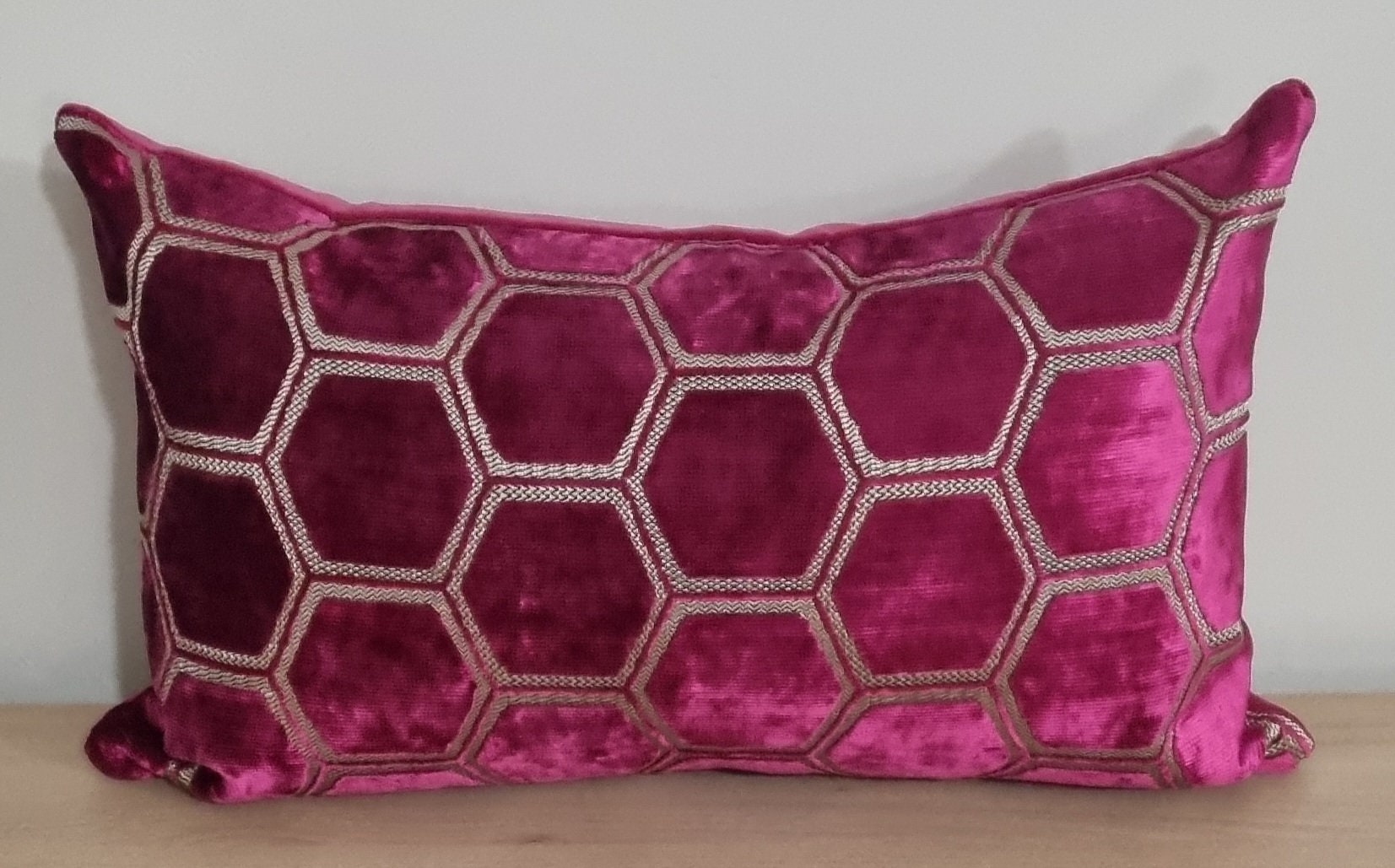 Designers Guild ピンク クッション Designers Guild Manipur Fuchsia Fabric Cushion Cover 35x55 Cm