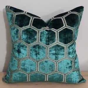 Designers Guild Manipur Azure & Omega sammetskuddfodral 45 x 45 cm