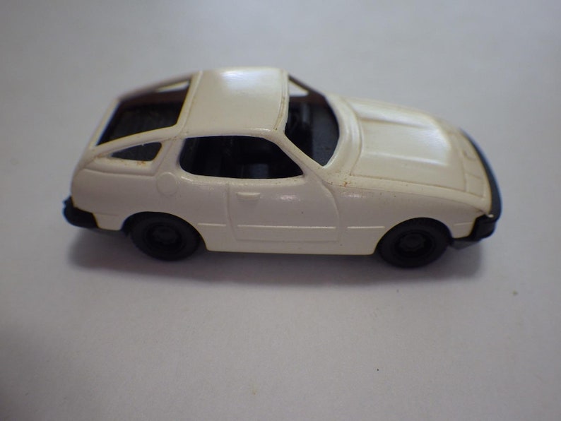 White Porsche 924 Plastic 1:89 Germany Bruder-Mini