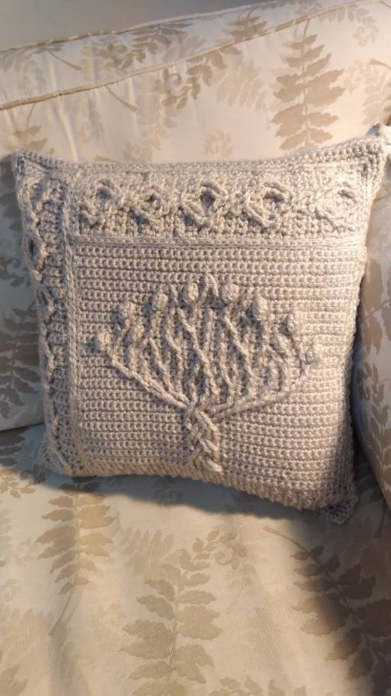 Tree Of Life Decorative Crocheted Pillow/Coussin Décoratif Au Crochet Arbre de Vie