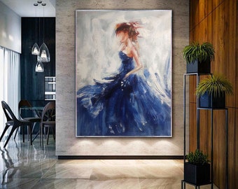 Pintura al óleo abstracta original de una dama en azul marino, pintura abstracta texturizada de una figura azul fluida con un fondo suave blanco y gris M647