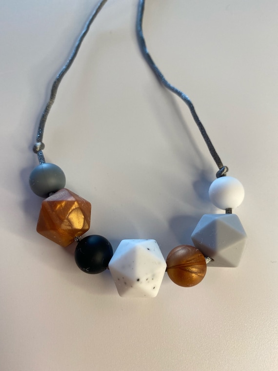 Breastfeeding twiddle necklace clearance