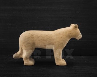 Holzspielzeug Löwin - Holzlöwe - Afrikanisches Tierspielzeug - Safari Tiere aus Holz - Afrikanisches Holzspielzeug