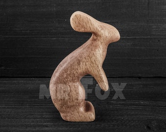 Figurine de lièvre en bois - Jouet de lapin - Figure de lapin - Animaux des bois sculptés - Décoration rustique - Décor Cottagecore - Décor de cheminée