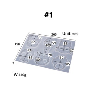 Pu&ograve; includere: Uno stampo in silicone trasparente con sei forme diverse: un teschio, un gatto, un viso di gatto, un teschio, un viso di gatto e un gatto. Lo stampo &egrave; largo 26,5 cm e lungo 19 cm. Lo stampo pesa 140 grammi.