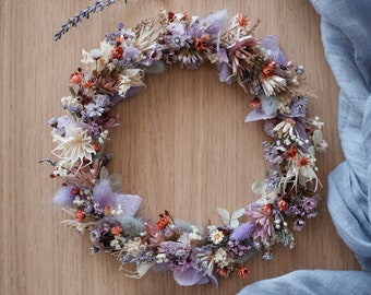 Crépuscule | Couronne murale de fleurs séchées, tons violet, parme, blanc avec une touche terracotta | Décoration romantique poétique bohème