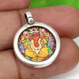Colgante de Ganesha en plata de ley hecho a mano: joyería de templo en miniatura de Rajastán