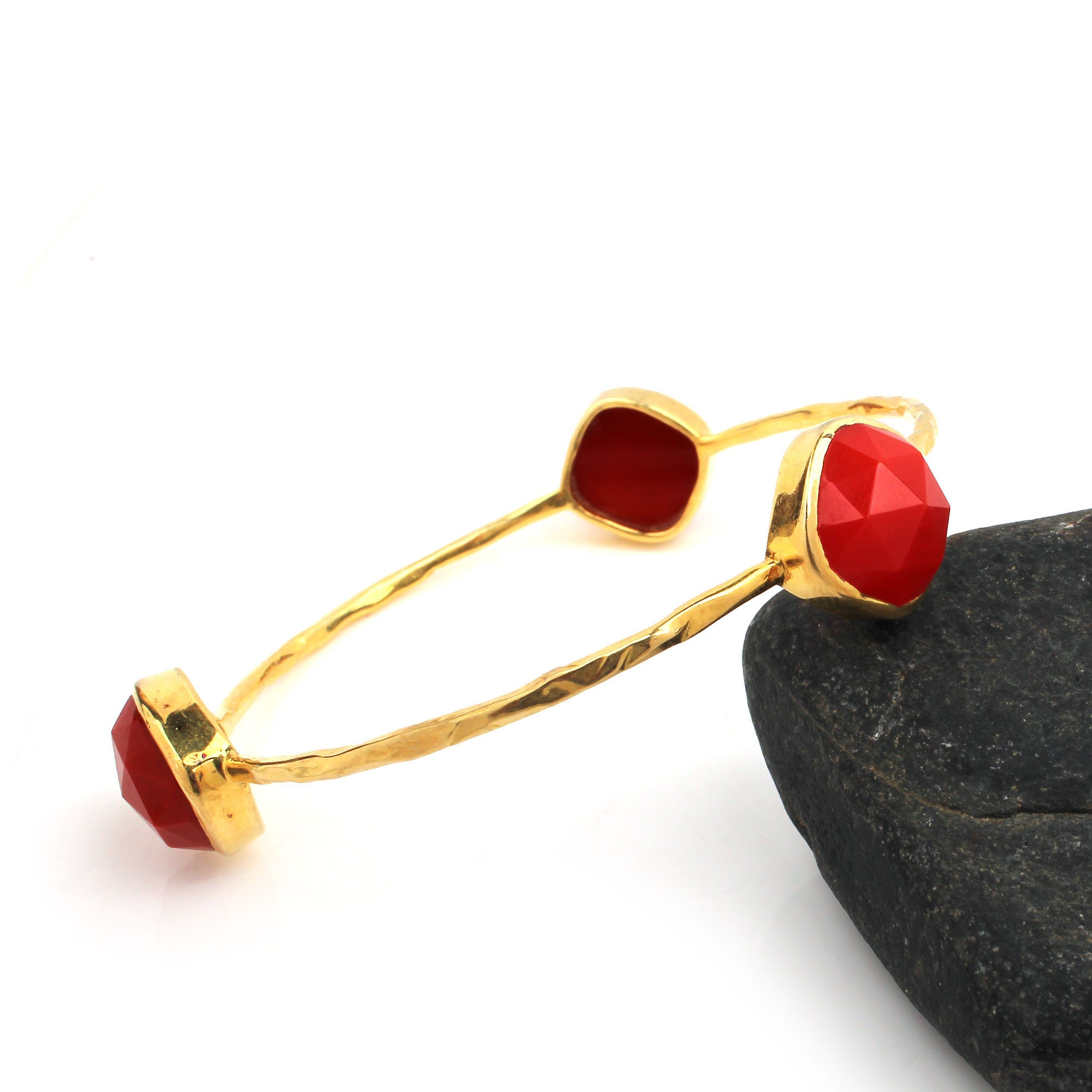 レッドコーラル バングル