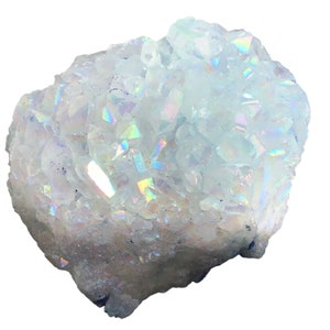 Könnte beinhalten: Ein Cluster aus irisierenden weißen Quarzkristallen mit einem Regenbogen-Schimmer. Die Kristalle sind in einer rauen, natürlichen Formation zusammengefügt.