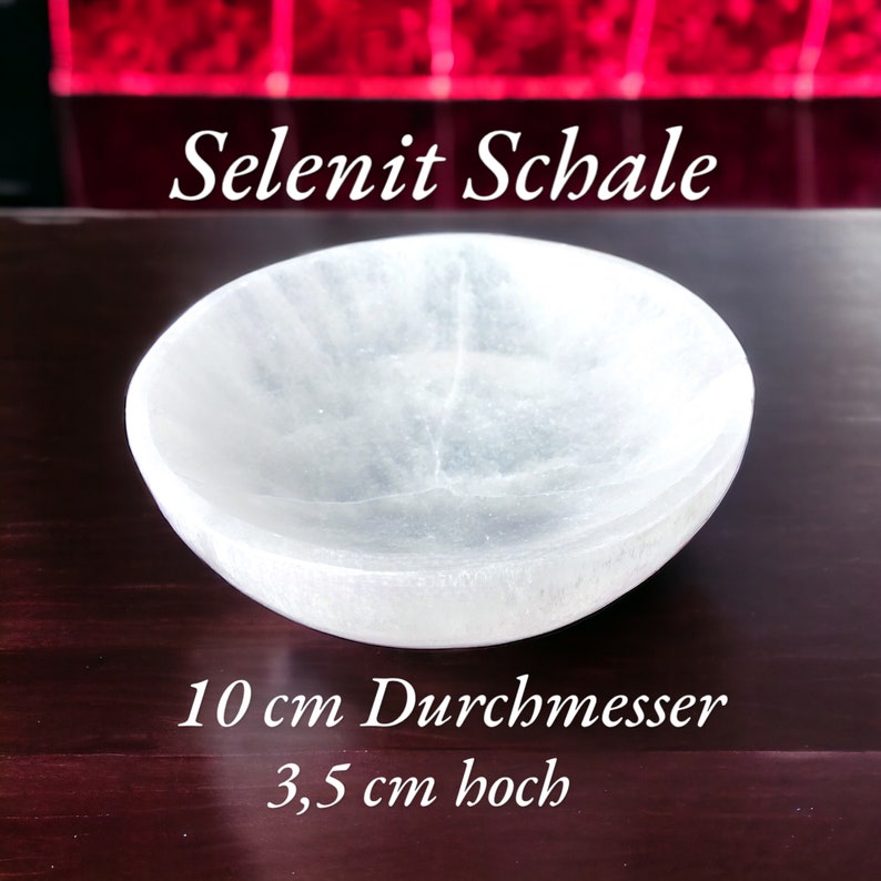 May include: A white selenite bowl with a diameter of 10 cm and a height of 3.5 cm. The bowl is made of selenite, a type of gypsum, and is known for its calming and purifying properties.