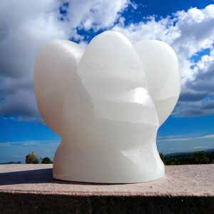 Ange Sélénite Moderne I Ange Gardien I Sculpture I 70x70x50 mm I Souvenir I Contre les Énergies Négatives I Porteur de Lumière I 290 grammes I Maroc