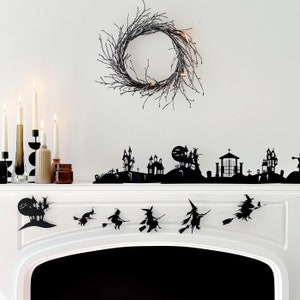 Halloween Witch Garland: 4.3 ft / 1.3 m - Spooky Party Decor