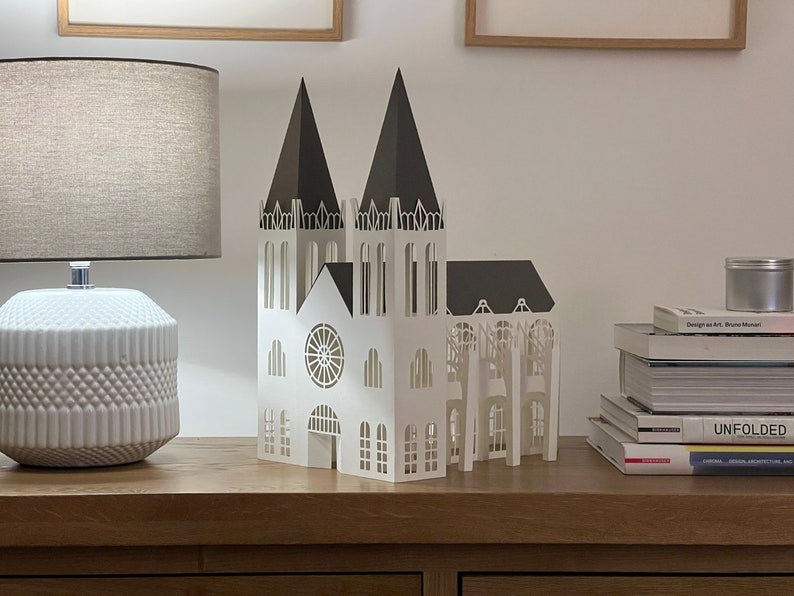 Kirche aus Papier, Weihnachtsdorf Set, Kirche aus Papier, Dekorationen aus Papier, Geschenk für Architekten Bild 7