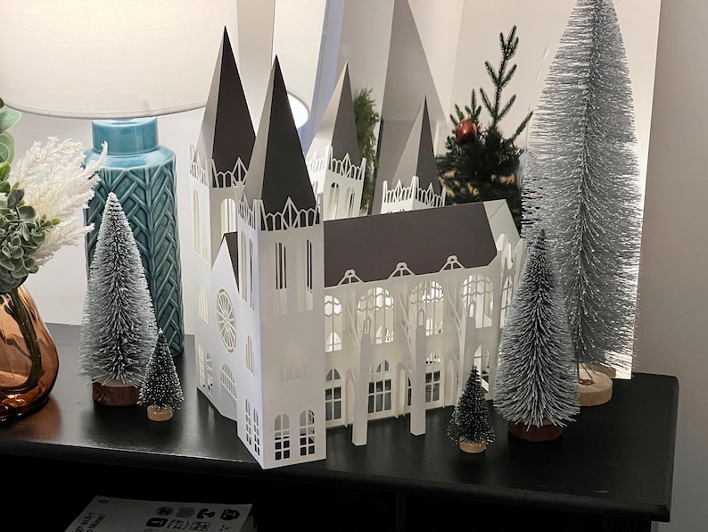 Kirche aus Papier, Weihnachtsdorf Set, Kirche aus Papier, Dekorationen aus Papier, Geschenk für Architekten Bild 3