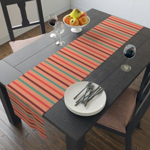 Stylish & Beautiful Vintage Pattern Table Runner - A Timeless Dining Experience