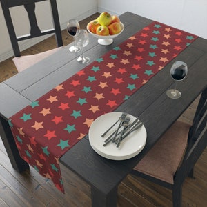 Stylish & Beautiful Vintage Pattern Table Runner - A Timeless Dining Experience