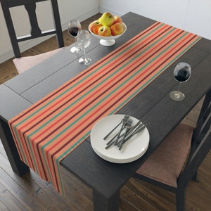 Stylish & Beautiful Vintage Pattern Table Runner - A Timeless Dining Experience