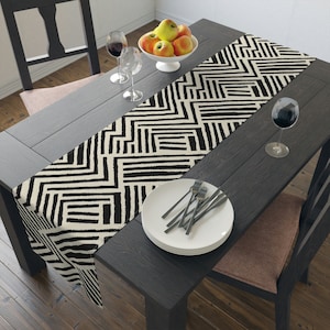 Camino de mesa con diseño abstracto elegante y moderno: un elegante accesorio en blanco y negro para tu hogar