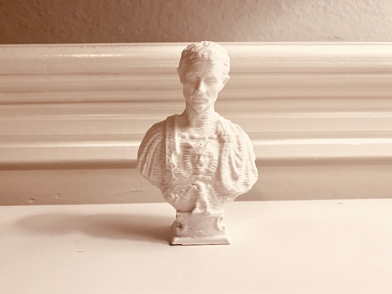 Decorative Art Statue for Office or Home Decor Julius Caesar Desktop Decoration Bust Sculpture