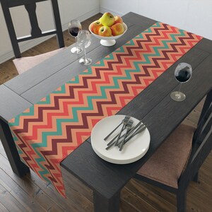 Stylish & Beautiful Vintage Pattern Table Runner - A Timeless Dining Experience