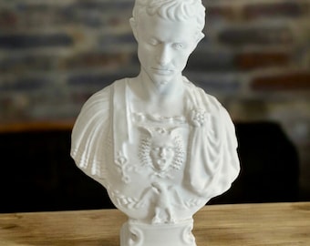 ガイウス・ユリウス・カエサル像 - ユニークなローマ帝国の胸像。室内