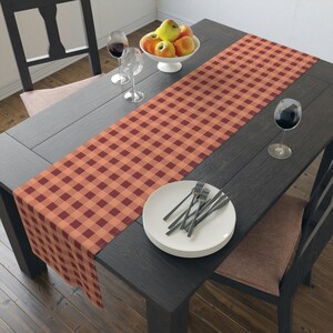 Stylish & Beautiful Vintage Pattern Table Runner - A Timeless Dining Experience