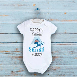 Daddy&#39;s Future Skiing Buddy Onesie®, Future Skier Baby Bodysuit,  Personalized New Daddy Gift, Pregnancy Announcement, Ski Uncle Onesie