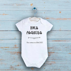 Hola Abuelita ベビー ワンジー®、サプライズ妊娠ワンジー®、Hola Abuelita スペイン語ワンピース、Hola Abuelita ベビー用ボディスーツ、ベビーシャワー ギフト