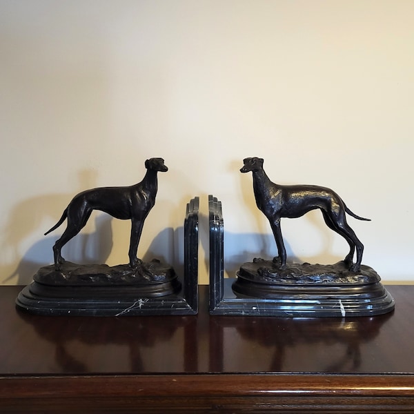 Bronze 'Barrie' Bookends - Animalier Greyhound / Whippets - Pair - Marble Bases– Signed 'Barrie' - Antoine-Louis Barye - 6.2kg Ref B1088